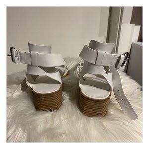 COPY - 🤍🤍Like New VINCE White Sandals🤍🤍